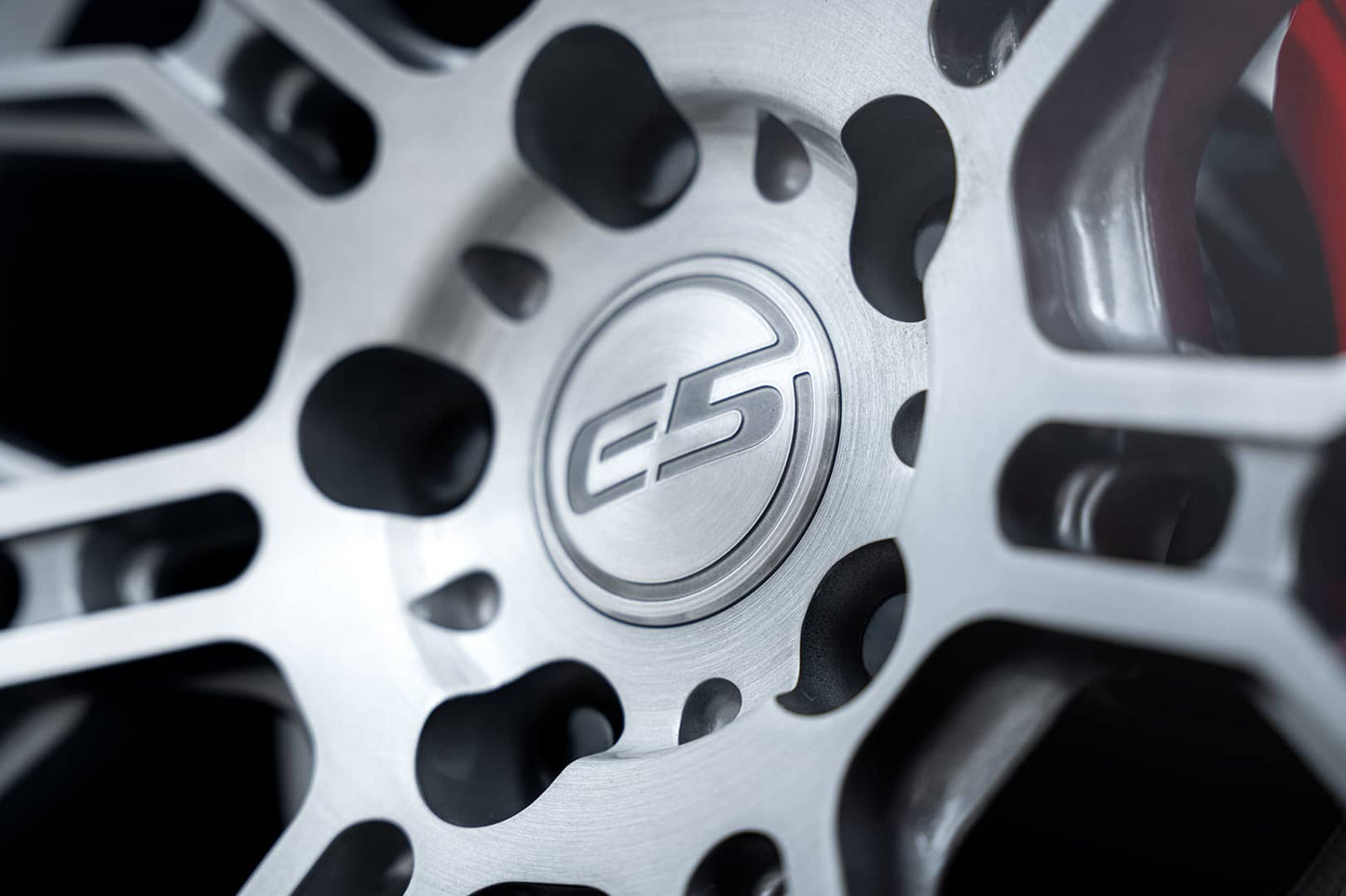 E5 Speedway in Titanium Brushed